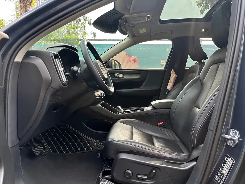 Volvo XC40 2021 T4 four-wheel drive Zhiyuan Deluxe Edition купить на сайте DeffCars