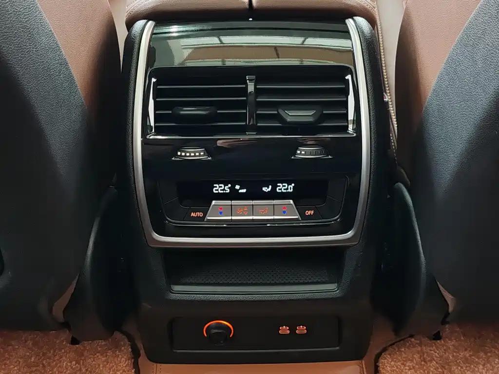 BMW X7 2024 xDrive40i Leading Luxury Package купить на сайте DeffCars