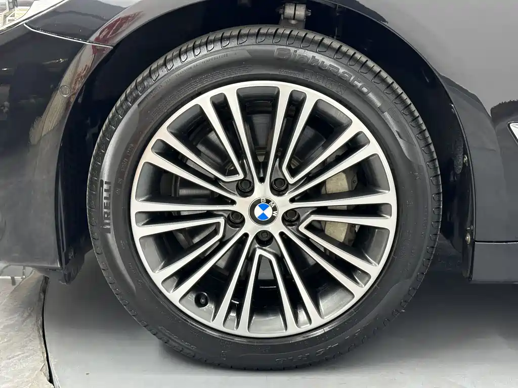 BMW 5 Series 2018 Facelift 530Li Exclusive Luxury Package купить на сайте DeffCars