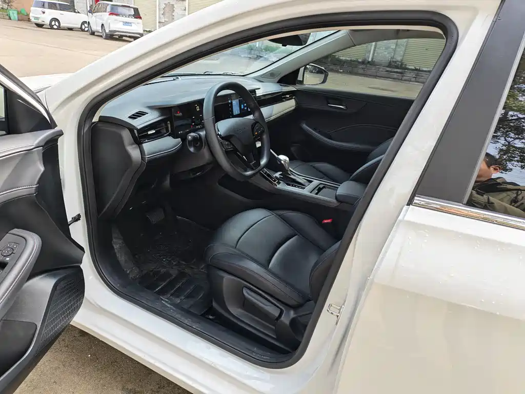 Roewe i5 2023 1.5L CVT Deluxe Edition купить на сайте DeffCars