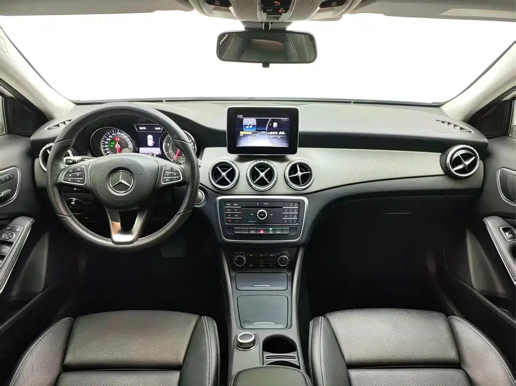 Mercedes-Benz GLA 2016 GLA 200 Dynamic купить на сайте DeffCars