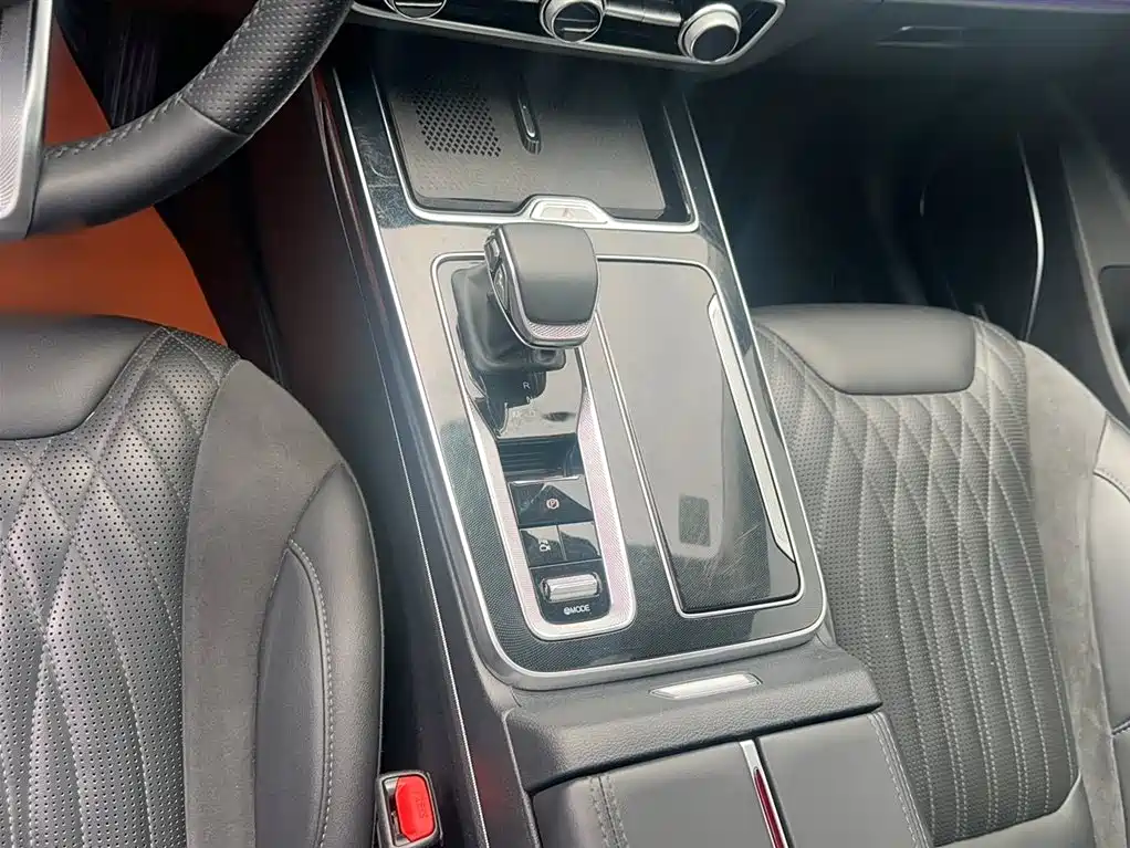 Hongqi HS5 2023 2.0T Qixiang Pro version купить на сайте DeffCars
