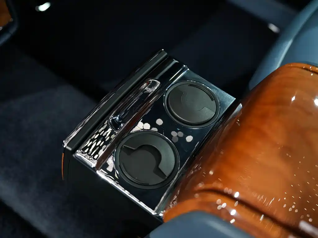 Phantom 2018 6.7T long wheelbase version купить на сайте DeffCars