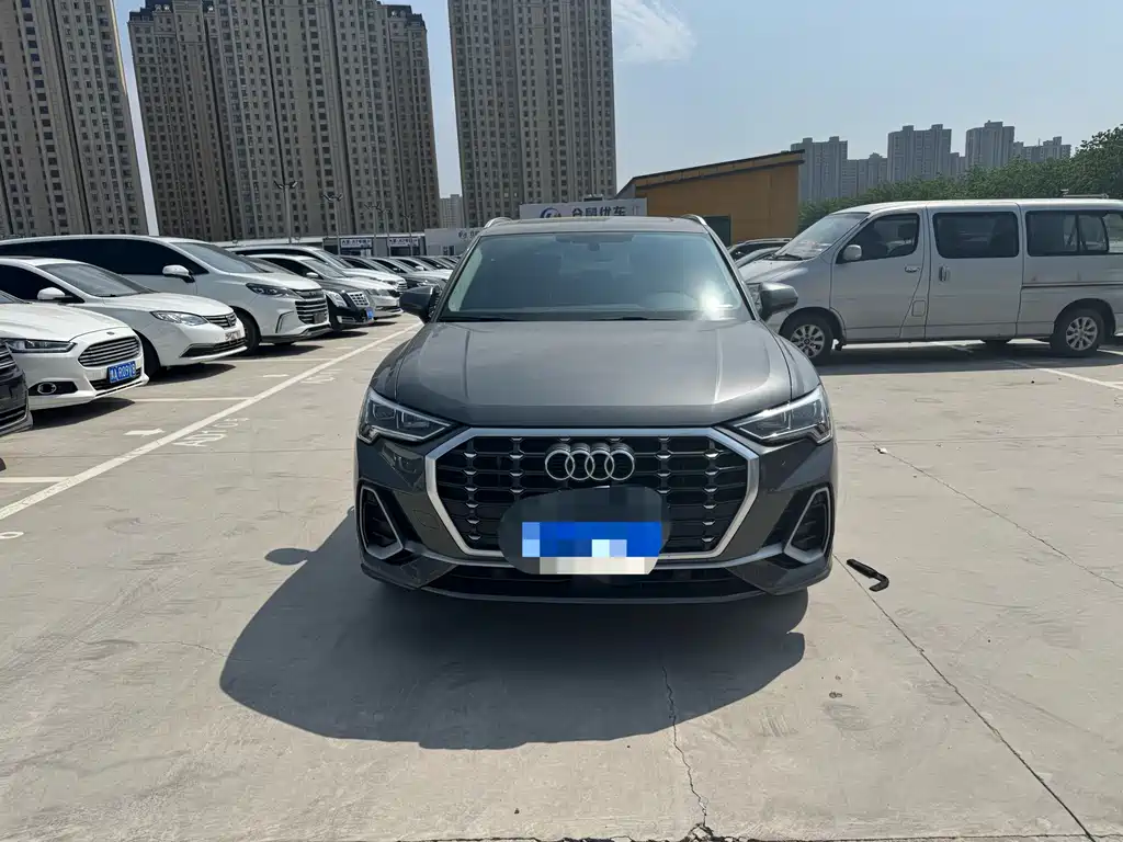 Audi Q3 2023 35 TFSI Fashionable and Dynamic (1.5T) купить на сайте DeffCars