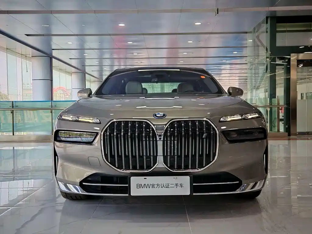 BMW i7 2023 xDrive60L Luxury Package купить на сайте DeffCars