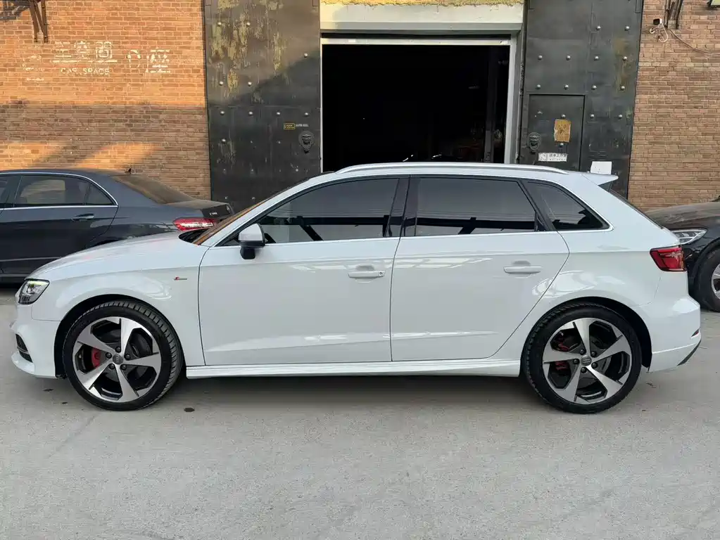 Audi A3 2019 Sportback 40 TFSI Sports National VI купить на сайте DeffCars