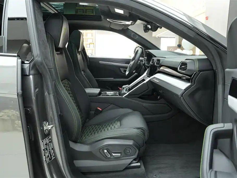 Urus 2023 4.0T V8 S купить на сайте DeffCars