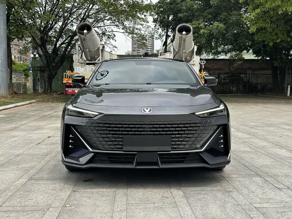Changan UNI-V 2022 1.5T premium model купить на сайте DeffCars