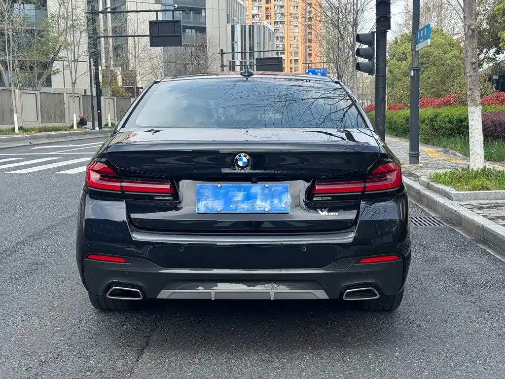 BMW 5 Series 2022 530Li Leading M Sports Package купить на сайте DeffCars