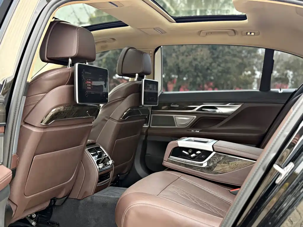 BMW 7 Series 2016 730Li Luxury купить на сайте DeffCars