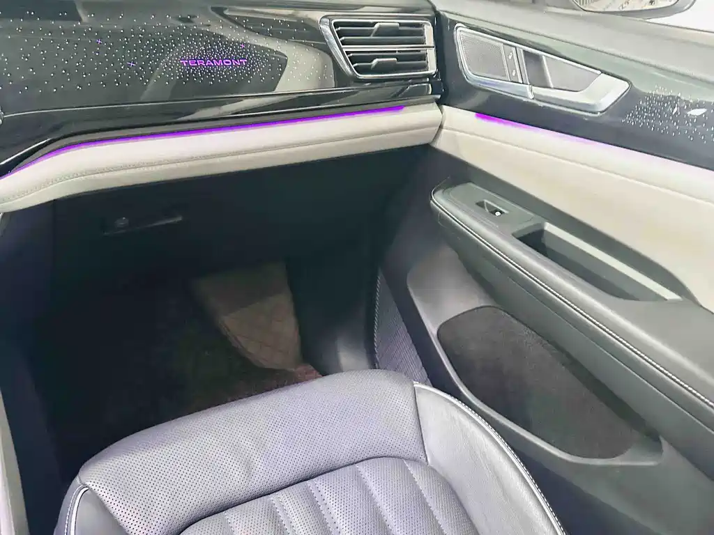 Touron 2022 380TSI four-wheel drive luxury version купить на сайте DeffCars