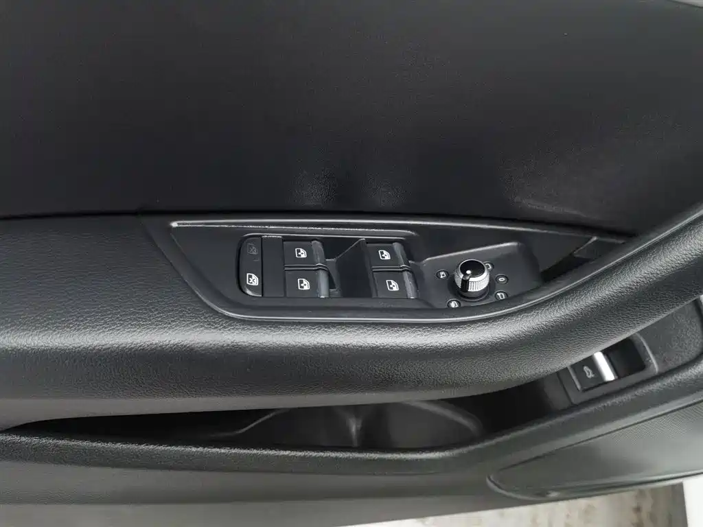 Audi A4L 2019 40 TFSI Fashion Type National VI купить на сайте DeffCars