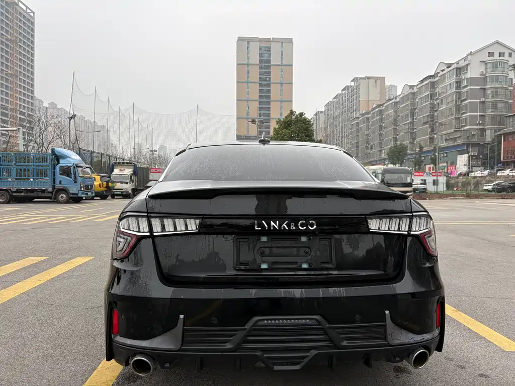 Lynk & Co 03 2021 1.5TD DCT Pro купить на сайте DeffCars