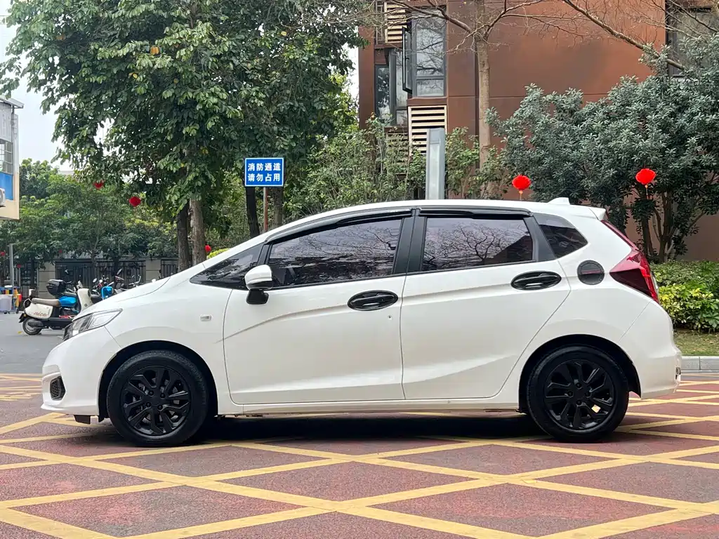 Fit 2018 1.5L CVT Comfort Sunroof Edition купить на сайте DeffCars