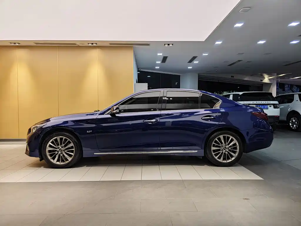 Infiniti Q50L 2018 2.0T Premium Edition National VI купить на сайте DeffCars