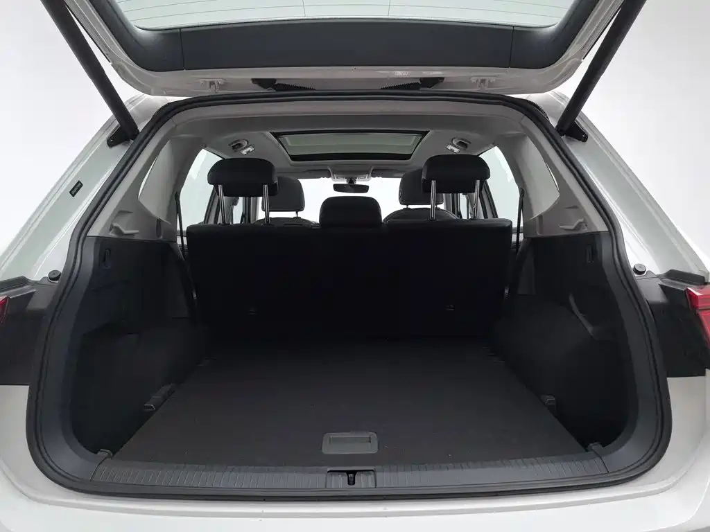 Tiguan L 2020 330TSI automatic two-wheel drive smart luxury version National VI купить на сайте DeffCars