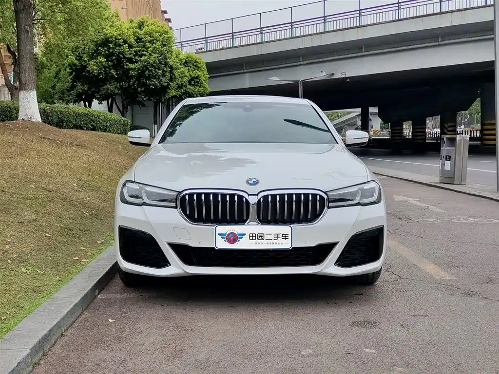 BMW 5 Series 2023 530Li Leading M Sports Package купить на сайте DeffCars