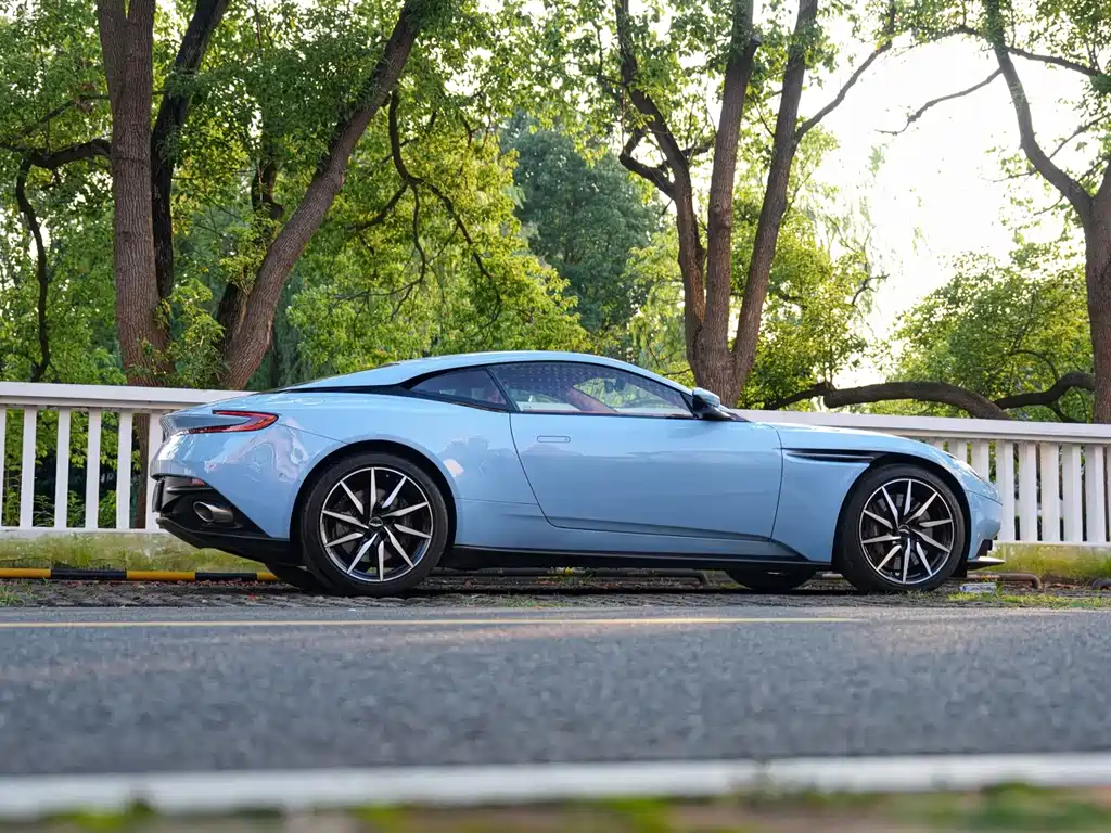 Astonmartin DB11 2020 4.0T V8 Coupe купить на сайте DeffCars