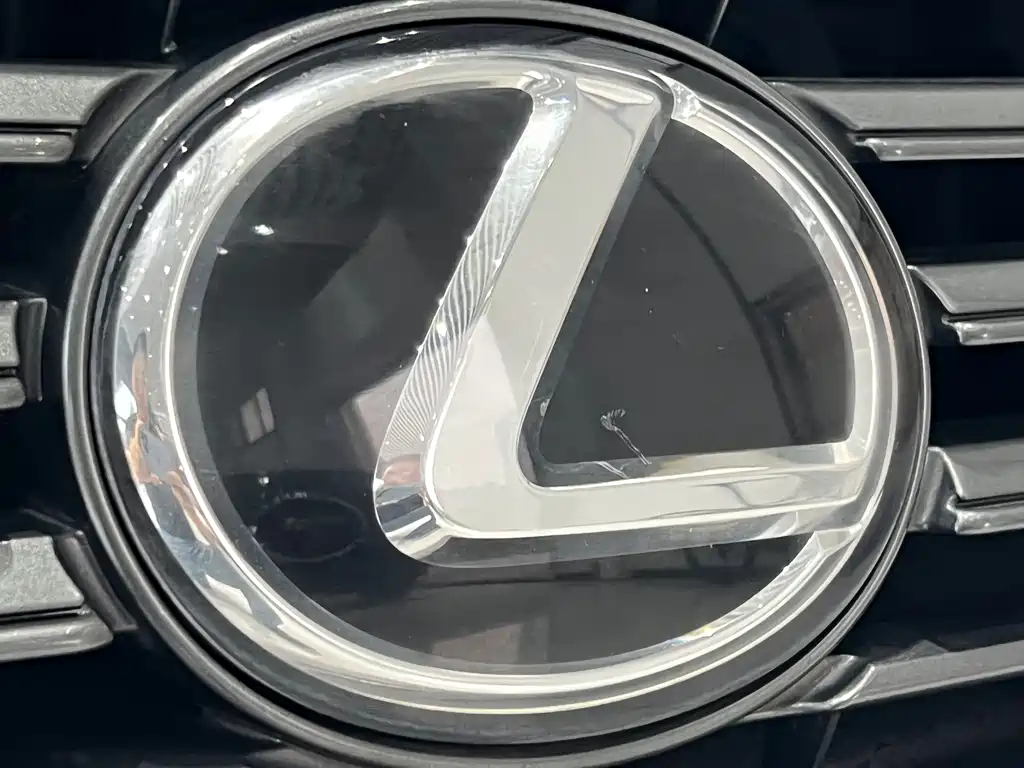 Lexus ES 2015 200 Elite Edition купить на сайте DeffCars