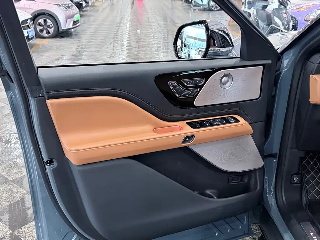 Aviator 2024 3.0T V6 four-wheel drive Presidential Edition six seats купить на сайте DeffCars