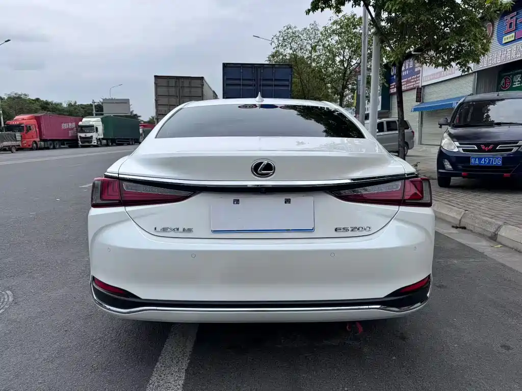 Lexus ES 2023 200 Superior Edition купить на сайте DeffCars