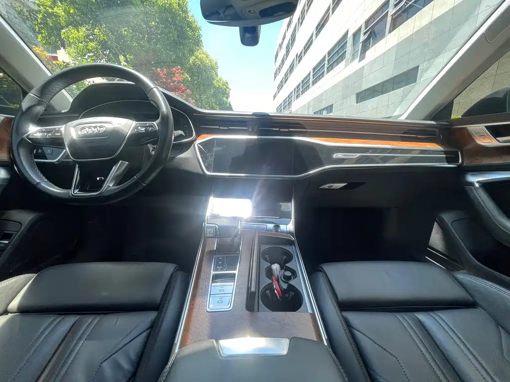 Audi A7 2022 45 TFSI Premium Selection купить на сайте DeffCars