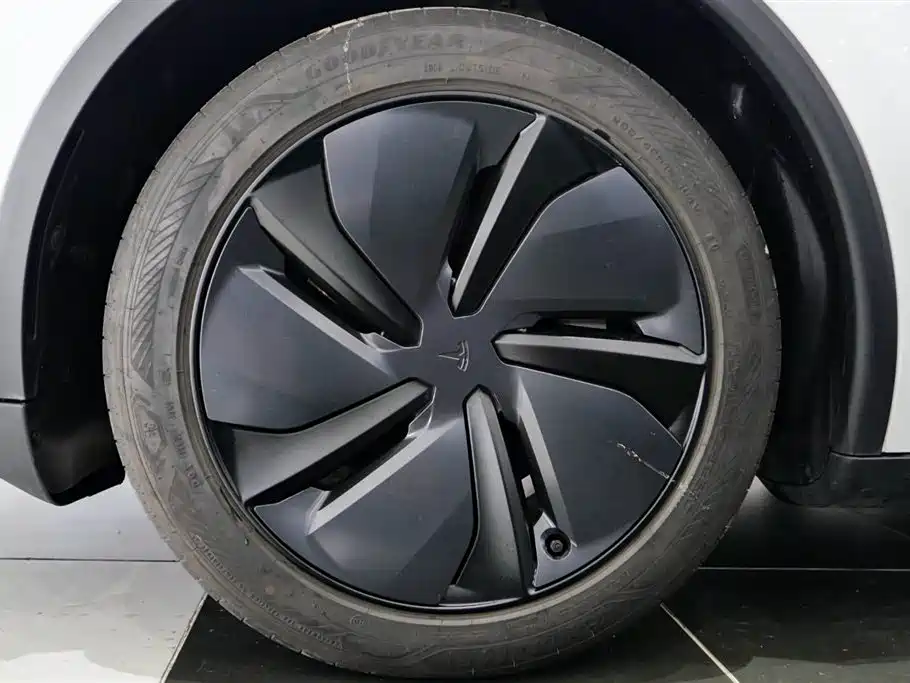Model Y 2025 rear-wheel drive version купить на сайте DeffCars