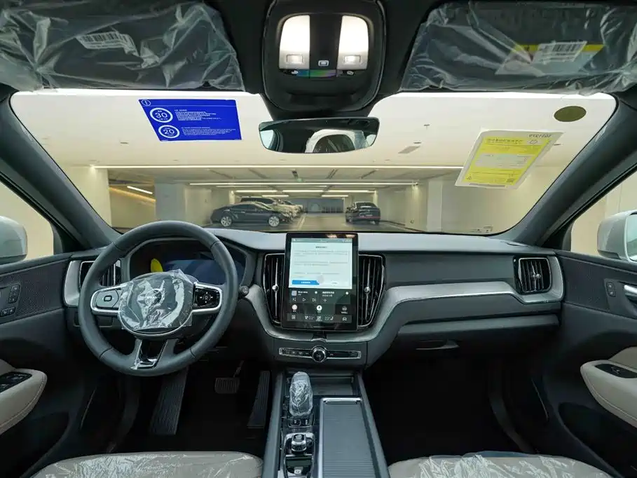 Volvo XC60 2026 B5 four-wheel drive Zhiyi Luxury Edition купить на сайте DeffCars