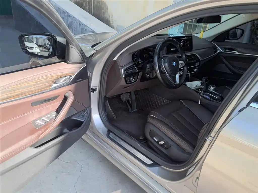 BMW 5 Series New Energy 2022 535Le Luxury Package купить на сайте DeffCars