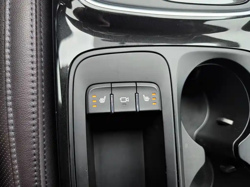Trumpchi GS4 2018 235T Automatic Two-Wheel Drive Deluxe Edition купить на сайте DeffCars