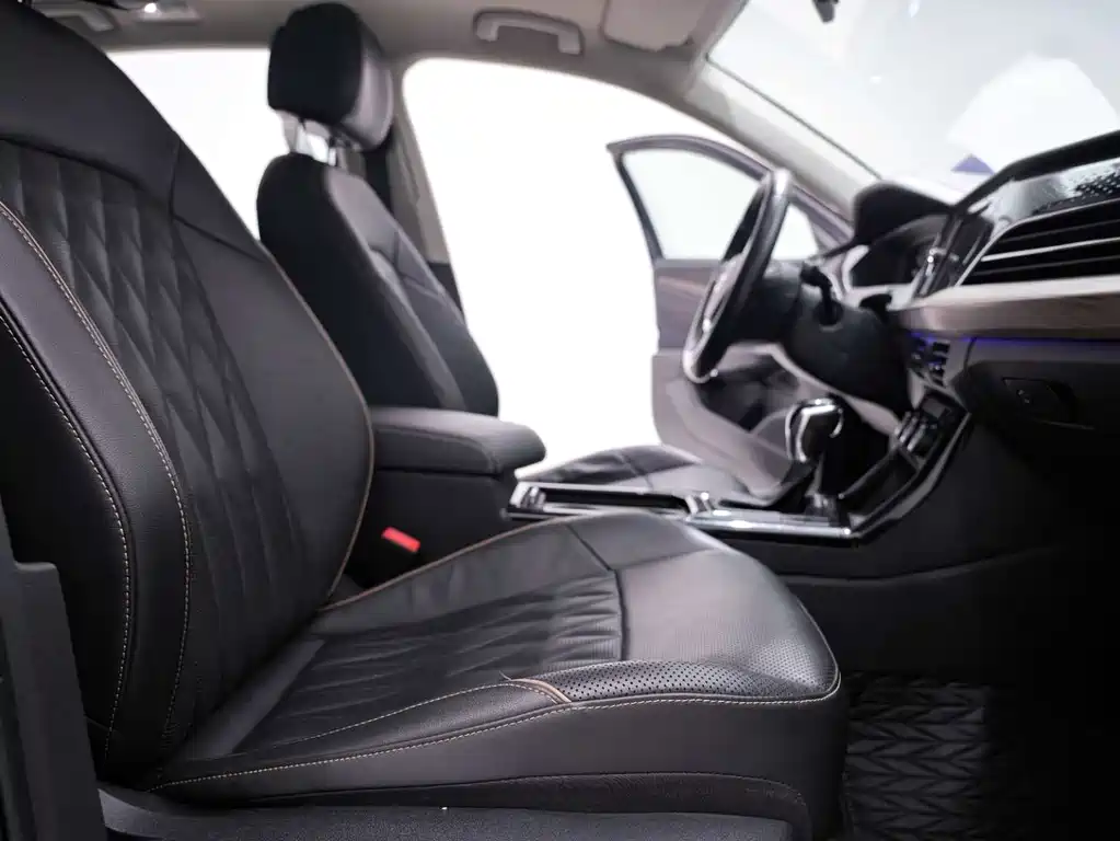 Passat 2019 330TSI Deluxe Edition National VI купить на сайте DeffCars