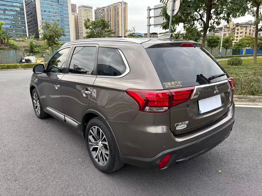 Outlander 2018 2.4L four-wheel drive elite version 5 seats купить на сайте DeffCars