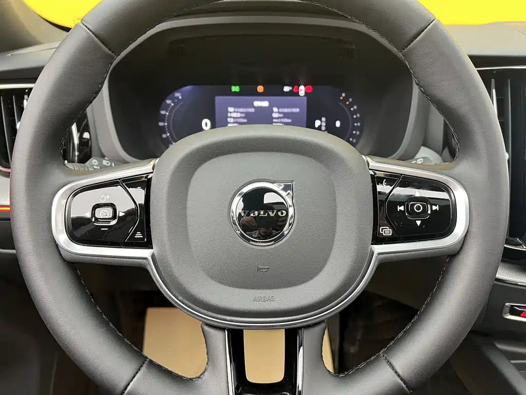 Volvo XC60 2026 B5 four-wheel drive Zhiyi Luxury Edition купить на сайте DeffCars