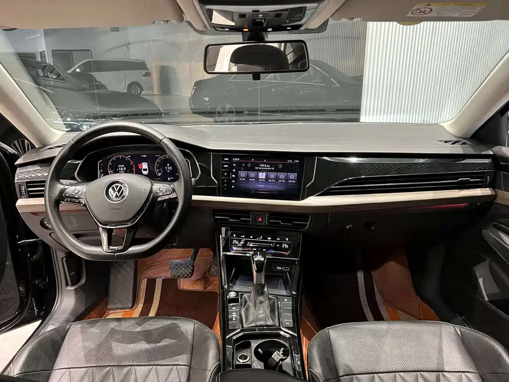 Passat 2021 330TSI Deluxe Edition купить на сайте DeffCars