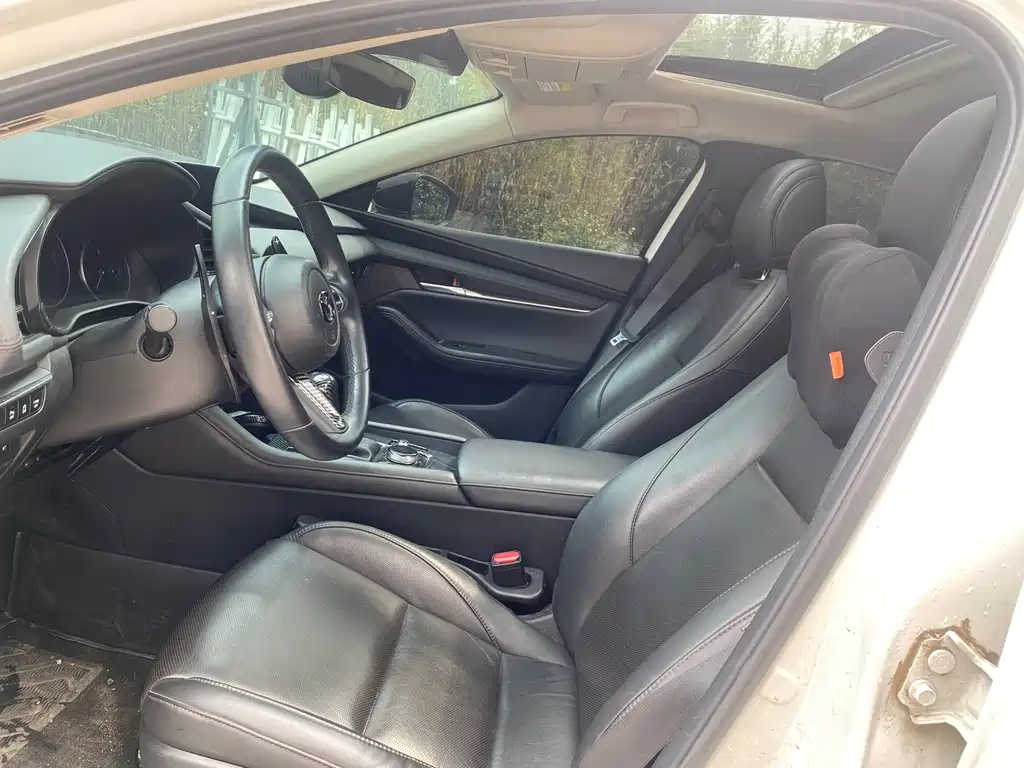 Mazda3 Angkesela 2021 2.0L Automatic Premium Edition купить на сайте DeffCars