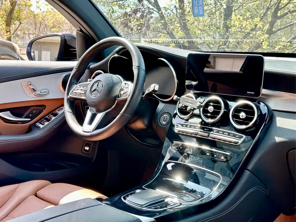 Mercedes-Benz GLC Coupe 2020 GLC 260 4MATIC Coupe SUV купить на сайте DeffCars