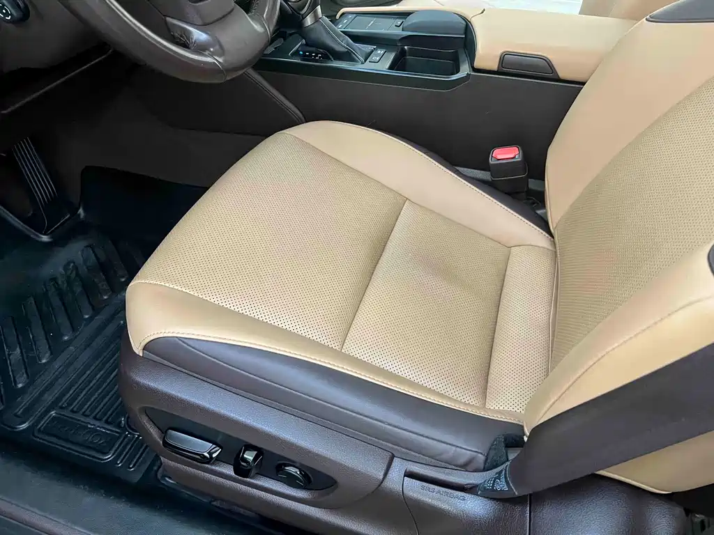 Lexus ES 2020 300h Excellence Edition купить на сайте DeffCars