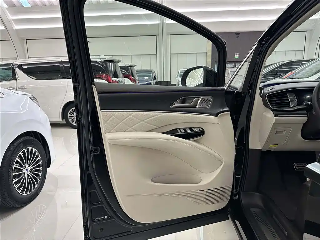 Denza D9 2025 DM-i smart driving version 1020 four-wheel drive flagship model купить на сайте DeffCars