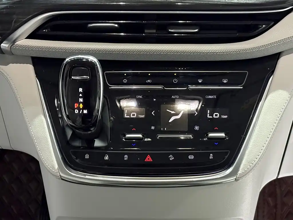Buick GL8 2023 ES Lu Zun Luxury Heyue Edition купить на сайте DeffCars