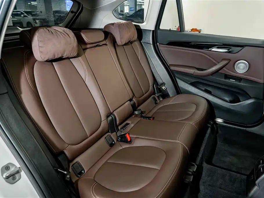 BMW X1 2022 sDrive25Li Leading Model купить на сайте DeffCars