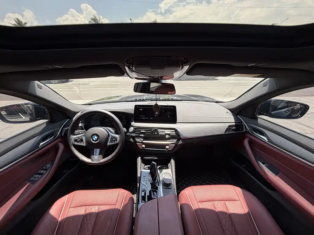 BMW 5 Series New Energy 2021 Model 535Le M Sports Package купить на сайте DeffCars