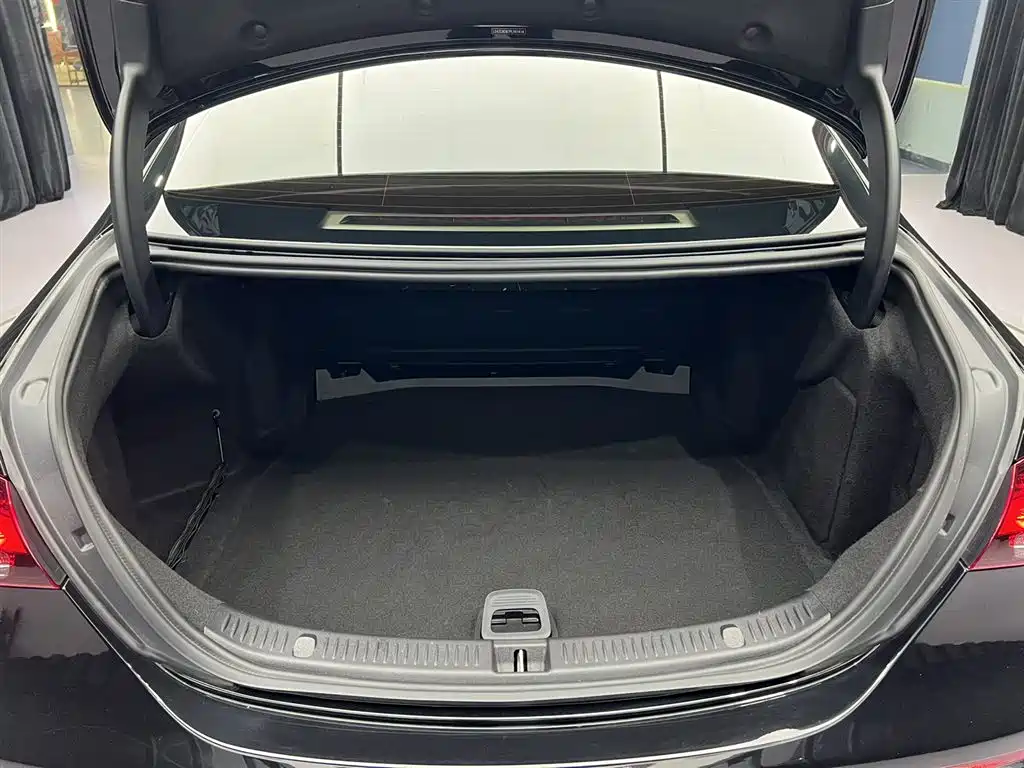 Mercedes-Benz E-Class 2022 Model 2 E 300 L Luxury Model купить на сайте DeffCars