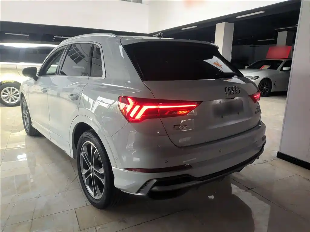 Audi Q3 2022 40 TFSI Fashionable and Dynamic купить на сайте DeffCars
