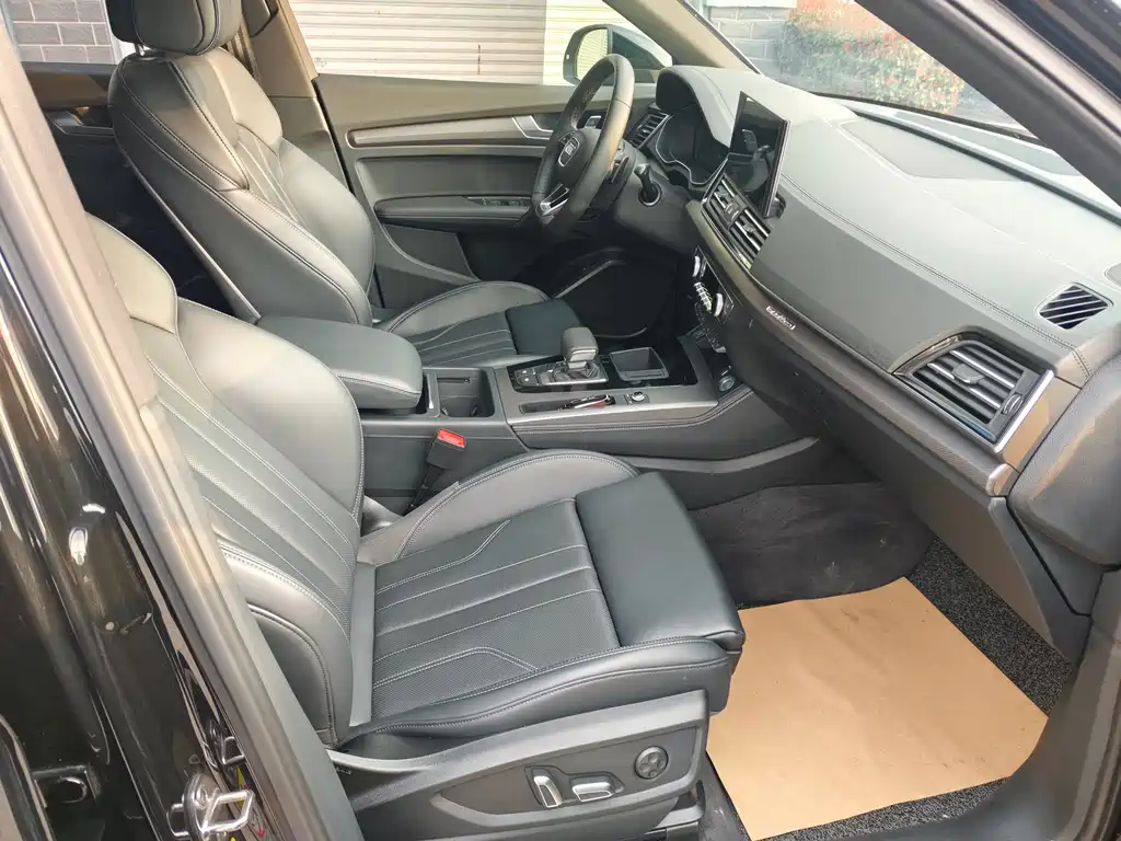 Audi Q5L 2024 40 TFSI luxury and dynamic model купить на сайте DeffCars