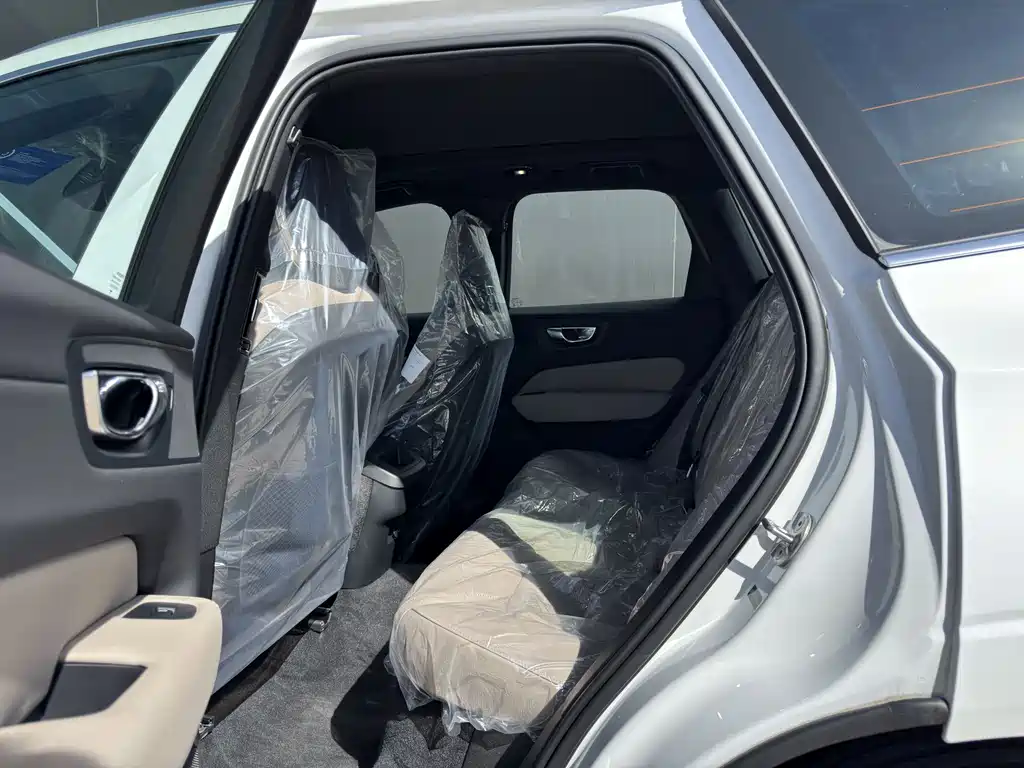 Volvo XC60 2026 B5 four-wheel drive Zhiyi Luxury Edition купить на сайте DeffCars