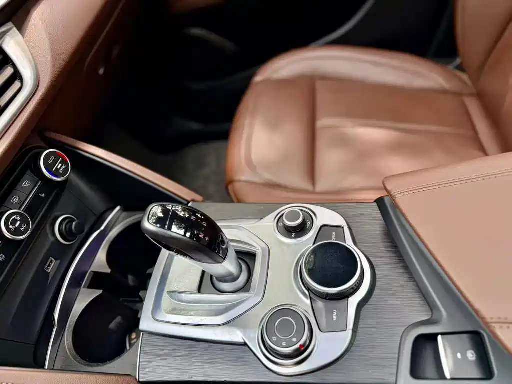 Stelvio 2017 2.0T 280HP Deluxe Edition купить на сайте DeffCars