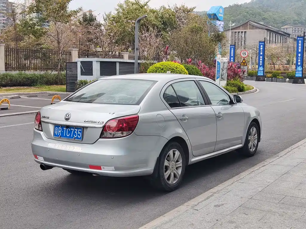 Lavida 2011 1.4TSI Manual Premium Edition купить на сайте DeffCars