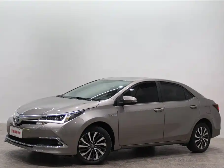 Corolla 2017 facelift dual engine 1.8L E-CVT leading version купить на сайте DeffCars