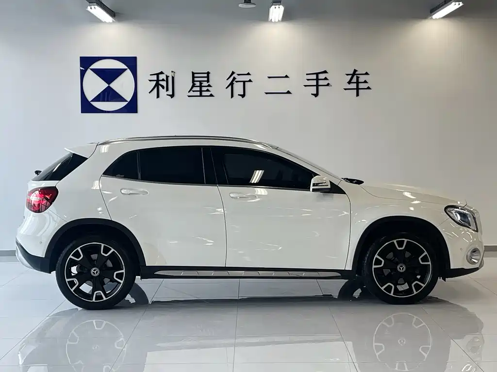 Mercedes-Benz GLA 2017 GLA 220 4MATIC Fashion Model купить на сайте DeffCars