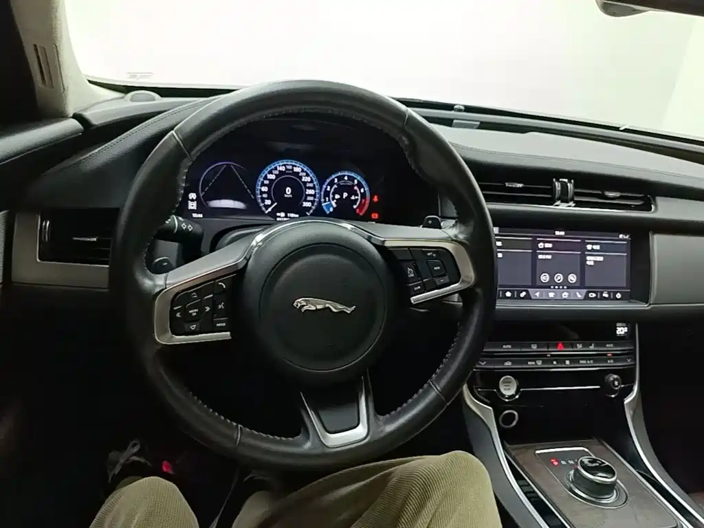 Jaguar XFL 2020 XFL 2.0T P250 four-wheel drive exclusive edition купить на сайте DeffCars